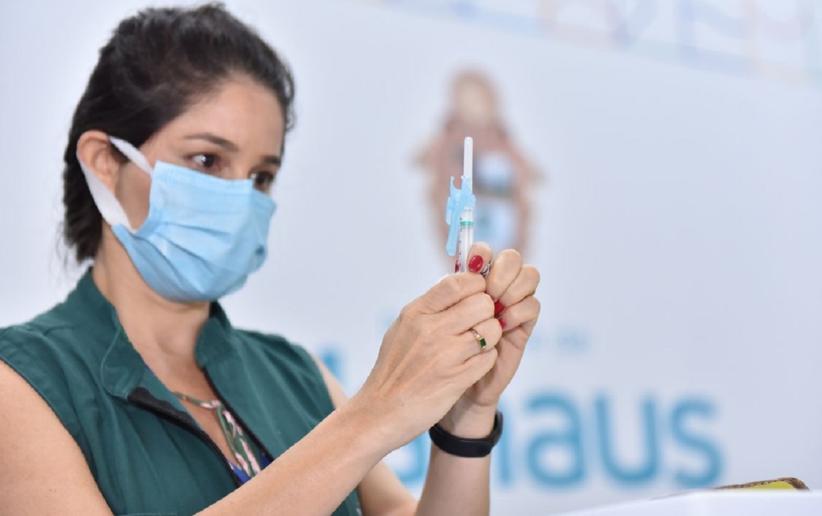 Queda de eficácia de vacinas com o tempo reforça necessidade de terceira dose